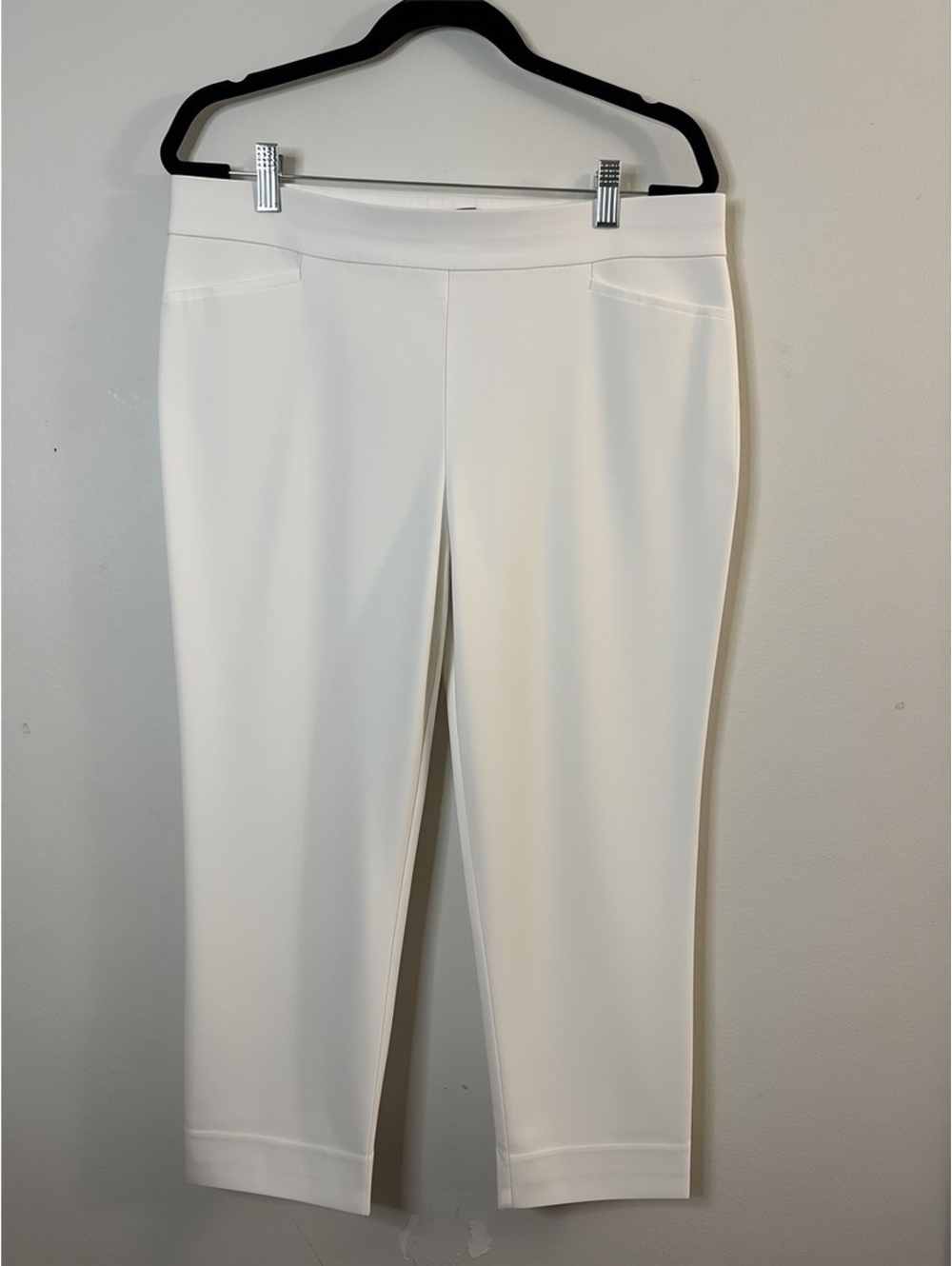 Chico’s So Slimming White Pull On Crop Capri Pants Women’s Size 2 US 12 Stretch